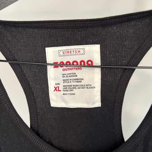 ❤️2/20-Zenana Outfitters Classic Black Tank Top - Picture 2 of 3